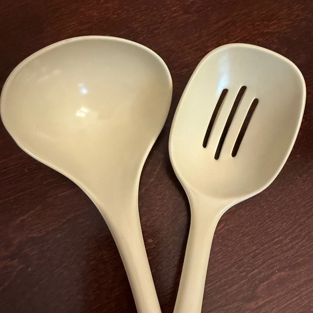 (2) Vintage Melamine Ware Ladle And  Slotted Spoon Serving Utensils Taiwan Cream